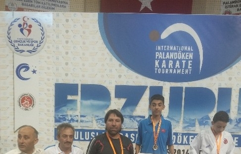 Şahinbey Belediye Karete Takımı İki Madalya İle Döndü