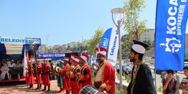 Bakan Işik Kültür Merkezi Tanıtımına Katıldı