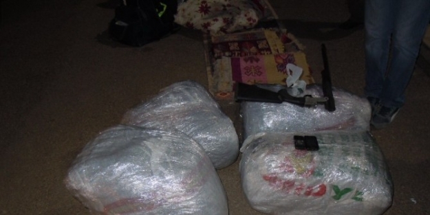 Uşak Polisi 52 Kilo 100 Gram Esrar Yakaladı