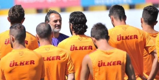 Prandelli'den flaş ilk 11 kararı