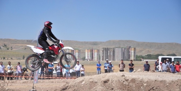 Sorgun’da Motocross Heyecanı