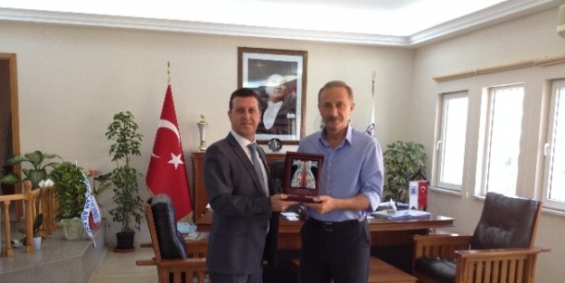 Denizbank’tan Başkan Deniz’e Plaket