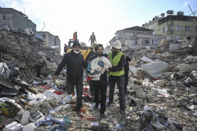 Depremde hayatını kaybedenlerin sayısı 31 bin 974'e yükseldi