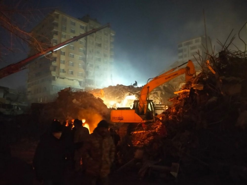 Deprem bölgesinden Bursa'ya dönen ekipten çarpıcı fotoğraf