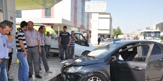 İnegöl’deki Kazalarda 5 Kişi Yaralandı