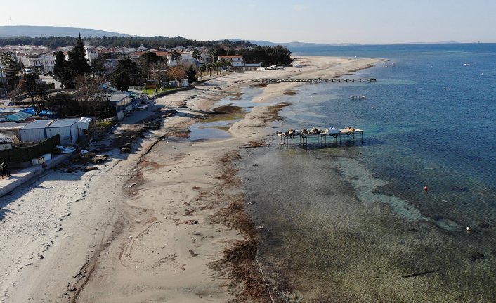 Çanakkale'de deniz 20 metre çekildi