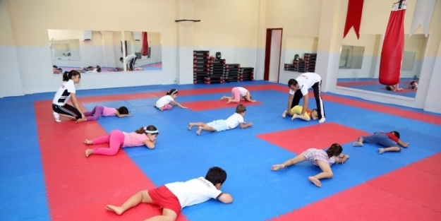 Şehitkamil’de  ’artistik Jimnastik’ Kursuna Miniklerden Yoğun İlgi