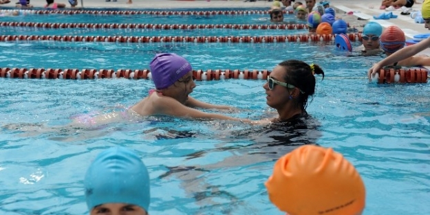 Çocuklar Yaz Aylarını Spor Yaparak Geçiriyor