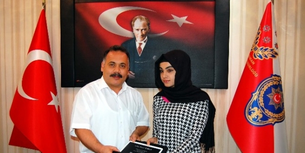 Emniyet Müdürlüğü Başarılı Öğrencilere Tablet Bilgisayar Verdi