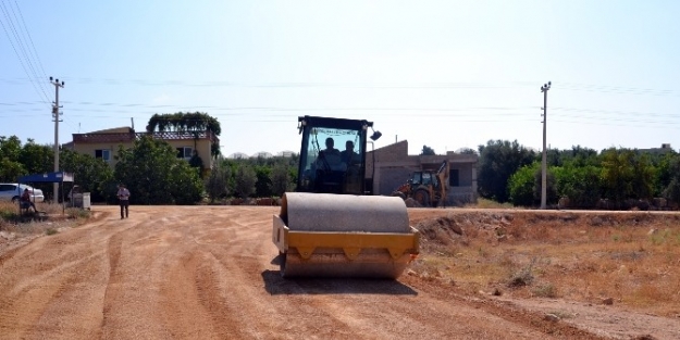 Erdemli’de Asfalt Çalişmasi Sürüyor