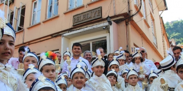 Kozlulu Çocuklar Toplu Sünnet Şöleninde Buluştu