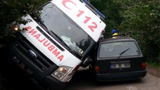 Ambulansı beklerken can verdi