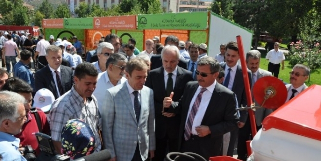 Kütahya Çiftçisine Makine Ve Ekipman Desteği