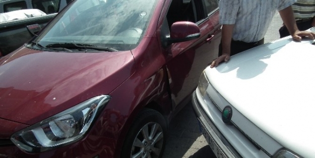 Tekirdağ’da Maddi Hasarlı Trafik Kazası