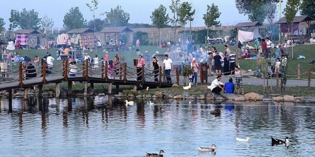 Çorlu Gölbaşı Gençlik Parkına Ziyaretçi Akını