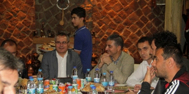 İş Adamı Tatar’dan Serhat Ardahan Spor’a Yemek