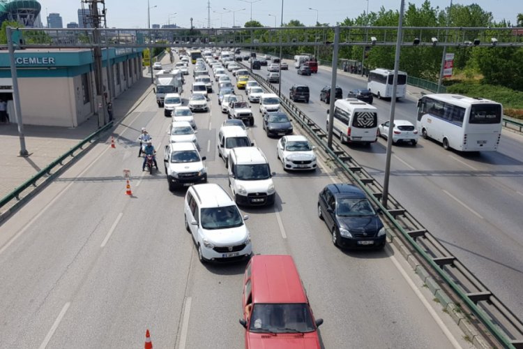 Bursa'da yağ akıtan kamyon ortalığı birbirine kattı!