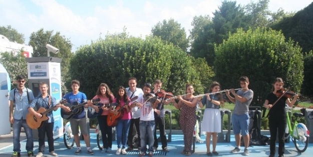 İzmek Öğrencilerinden Konser