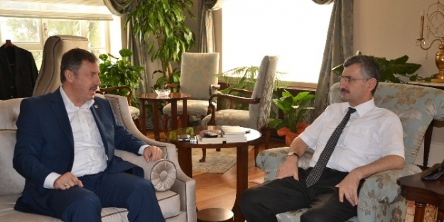 Ak Parti Manisa Milletvekili Selçuk Özdağ, Vali Bektaş’ı Ziyaret Etti
