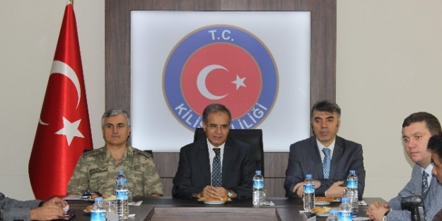 Vali Tapsız, Basın Mensuplarını Suriyeliler Konusunda Bilgilendirdi