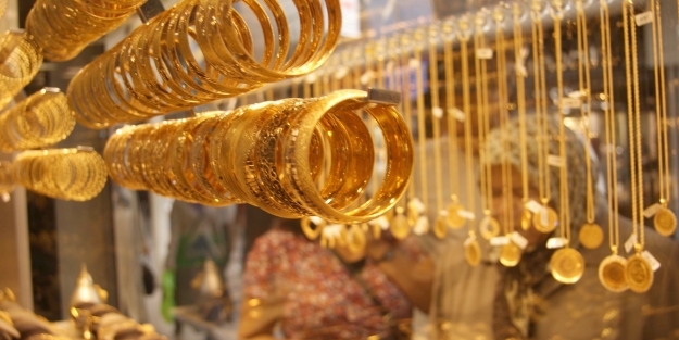 Altın yükselişe geçti