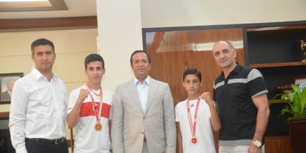 Başkan Toltar’dan Başarılı Sporculara Altın