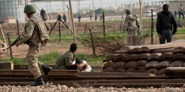 Sınırda canlı bomba paniği