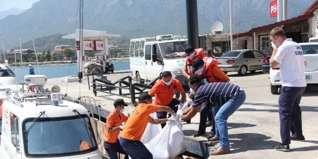 Kemer’de Denizde Erkek Cesedi Bulundu