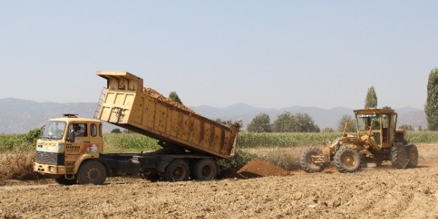 Bayındır Belediyesi’nden Ova Yolları Hamlesi