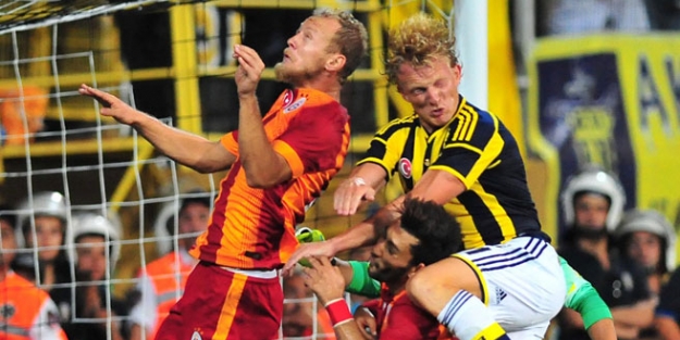 Derbinin yıldızı Dirk Kuyt