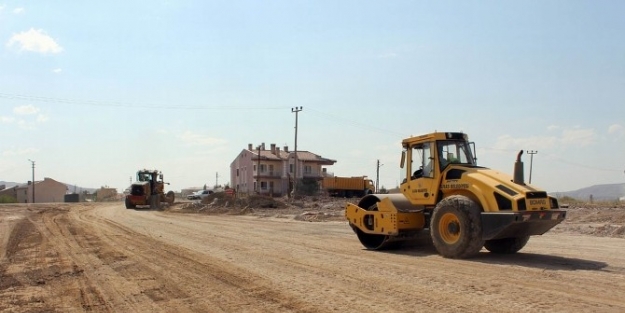 Sivas Belediyesi Yol Yapım Çalişmalarina Devam Ediyor