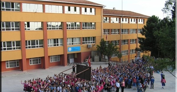 Okul Bahçeleri Fındık Harmanı Oldu