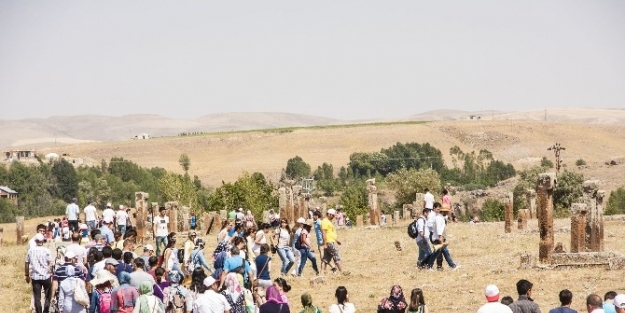 1071 Genç Tarihçi Ahlat’ta Buluştu