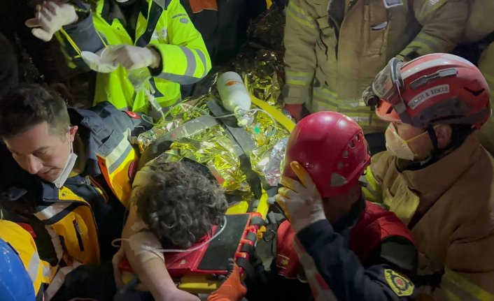 Hatay'da 136 saat sonra gelen mucize! 17 yaşındaki Bekir enkaz altından kurtarıldı