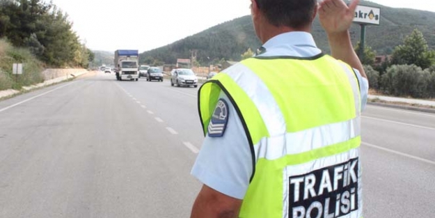 Yüksek sesle müzik dinleyen sürücülere ceza şoku!