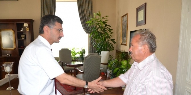 Manisa Mevlithanlar Derneği Vali Bektaş’ı Ziyaret Etti