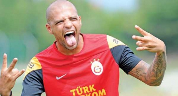 Melo"Pitbull köpeklerini Volkan'dan çok seviyorum"