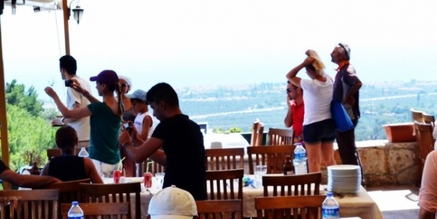 Tatilciler, Kaz Dağları’ndaki Balkonlara İlgi Gösteriyor