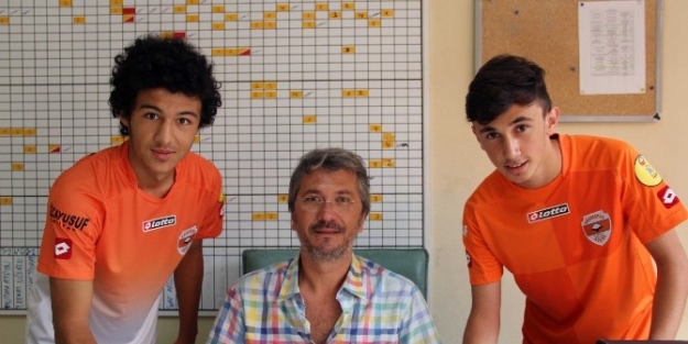 Adanasporlu Gençlerden 3 Yıllık İmza