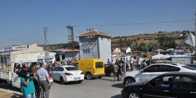 Sanayi Esnafı Kavşak İçin Yol Kapattı