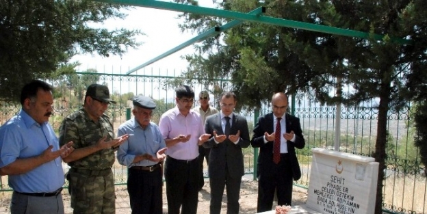 Vali Mahmut Demirtaş Şehit Kabrini Ziyaret Etti