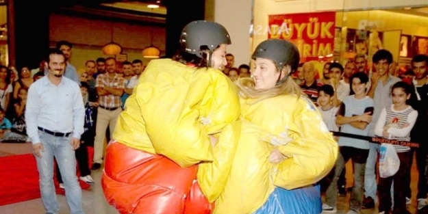 Sumo Turnuvası Çok Eğlendirdi