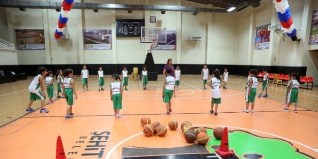 Şehitkamil’in Dev Adamları Ve Perileri Potada Yoğun Mesai Yapıyor