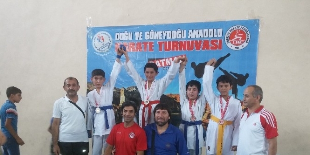 Şahinbey Belediye Karate Takımı 21 Madalya Alarak Birinci Oldu