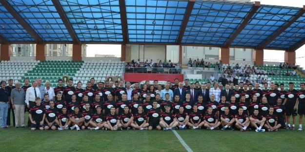 Futbol Hakemleri Ve Gözlemcilerinin 2014-2015 Futbol Sezonu Vali Bektaş’ın Katıldığı Törenle Açıldı
