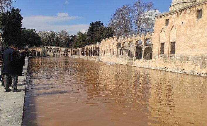 Balıklıgöl deprem sonrası çamur rengine büründü