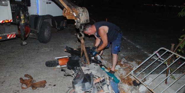 Kazada Hurdaya Dönen Motosikletin Sürücüsü Bulunamadı