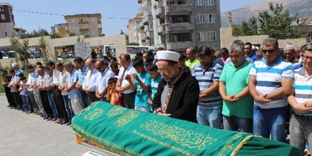 İntihar Eden Polis Memuru Toprağa Verildi