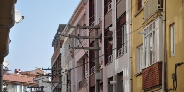 Cinnet getiren kadın, ilaç içti, evi ateşe verdi, yetmedi...