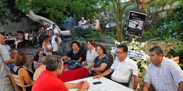 Altınoluk’ta Anne-oğul Sergisi